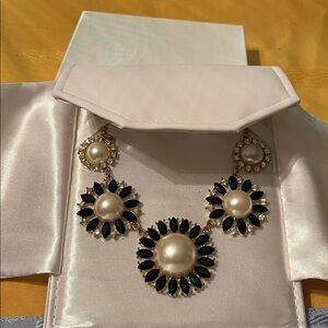 Elegant Vintage Big Black and White Necklace, 21 inches